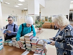 Передвижная библиотека для жителей города работает в Централизованной библиотечной системе
