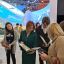 Посетители павильона Приморья на выставке «Россия» знакомятся с детской книгой этнографа Владимира А 0