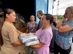 Жители Барабаша и Славянки получили гуманитарный груз